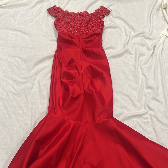 Red dress-macys /Floral Headband. - Picture 7 of 12